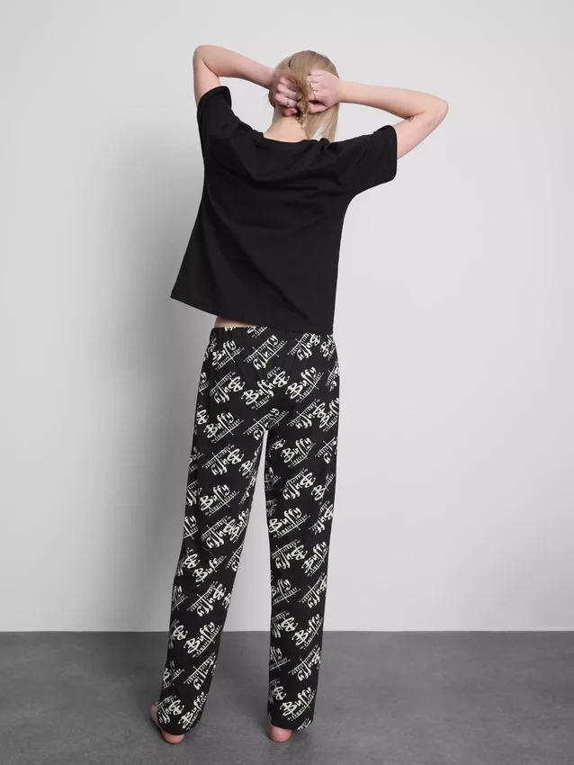 Pyjama's met print van Buffy the Vampire Slayer