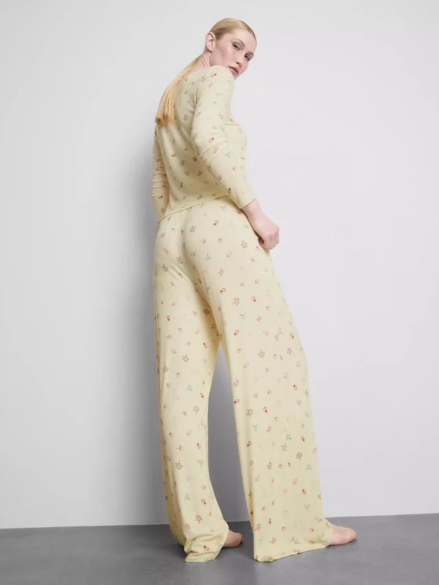 Pyjamabroek met bloemenprint en geribde boorden
