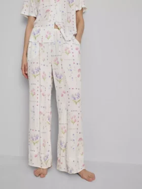 Pyjamabroek met bloemenprint en wijde pijpen