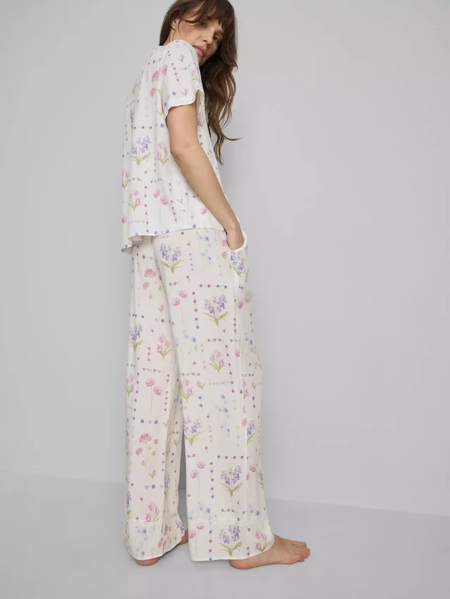 Pyjamabroek met bloemenprint en wijde pijpen
