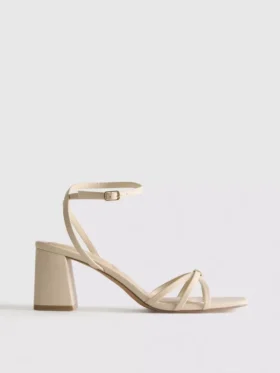 Sandalen met bandjes en blokhakken
