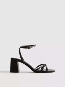 Sandalen met bandjes en blokhakken