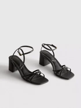 Sandalen met bandjes en blokhakken
