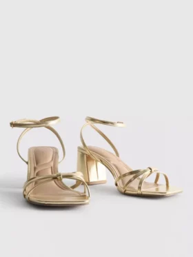 Sandalen met bandjes en blokhakken