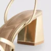 Sandalen met bandjes en blokhakken