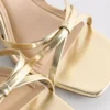 Sandalen met bandjes en blokhakken