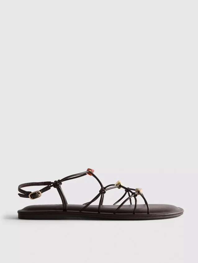Sandalen met bandjes en kralen