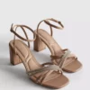 Sandalen met bandjes en strass op hakken
