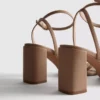 Sandalen met bandjes en strass op hakken