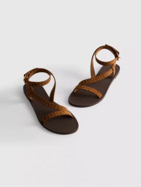Sandalen met bandjes en studs