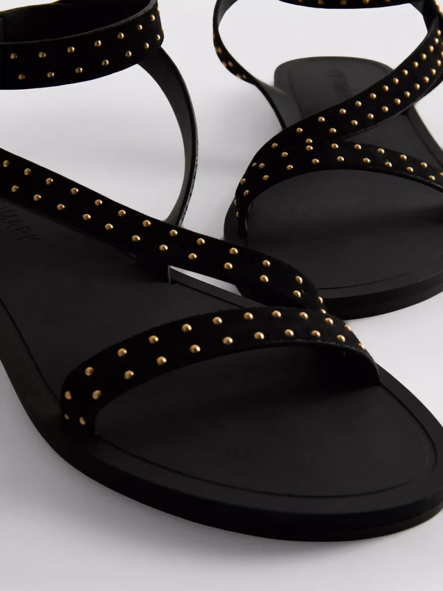 Sandalen met bandjes en studs