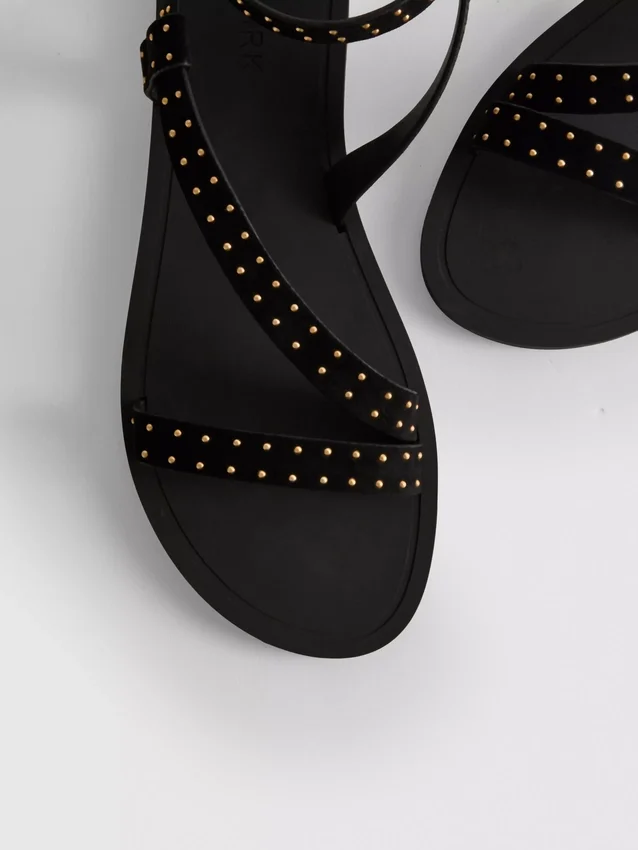 Sandalen met bandjes en studs