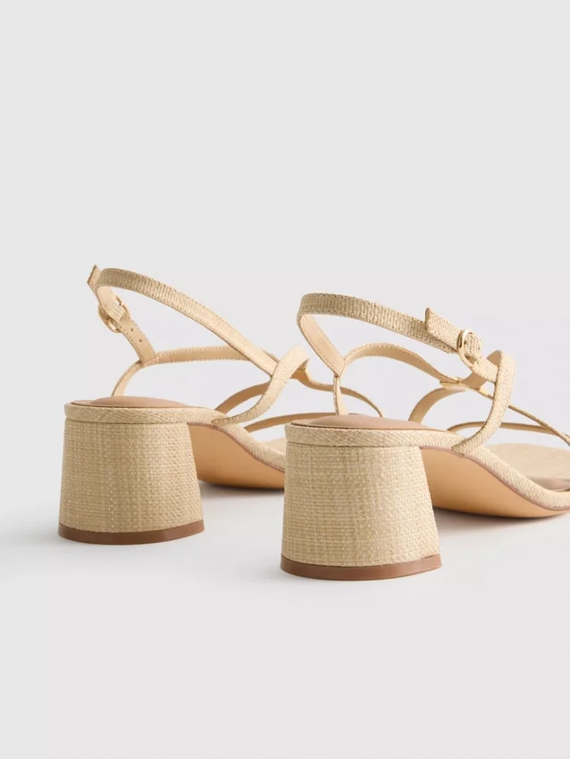 Sandalen met brede pasvorm, raffia-rand en blokhak