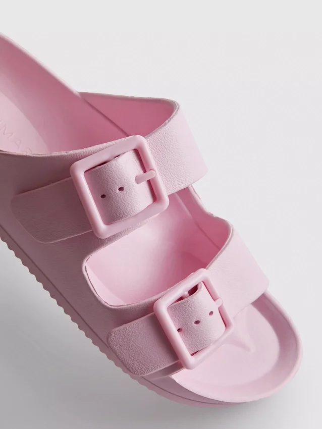 Sandalen met dikke banden en dubbele gesp