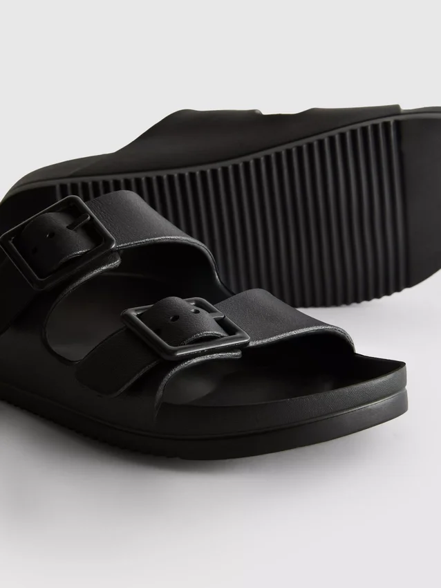 Sandalen met dikke banden en dubbele gesp