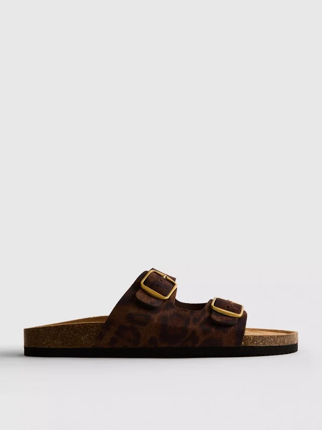 Sandalen met dubbele bandjes en voetbed in luipaardprint