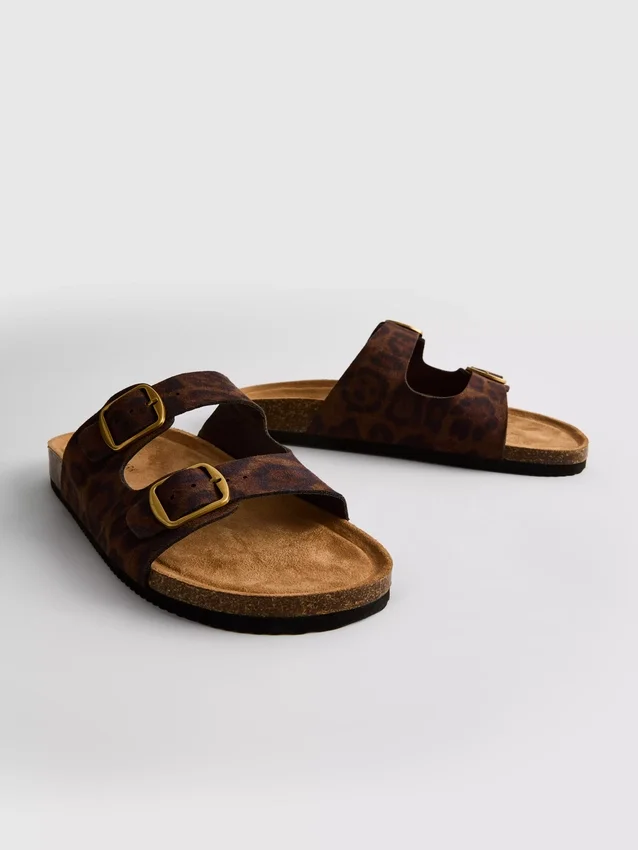 Sandalen met dubbele bandjes en voetbed in luipaardprint