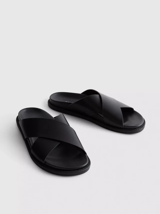 Sandalen met gekruiste bandjes