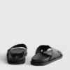 Sandalen met gekruiste bandjes