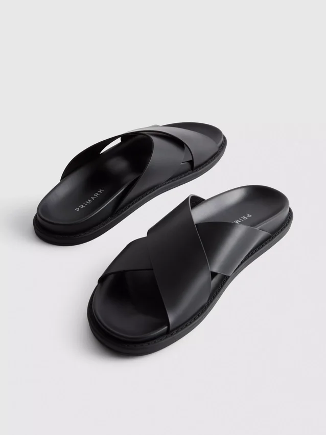 Sandalen met gekruiste bandjes