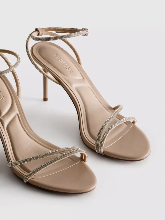 Sandalen met hakken en bandjes