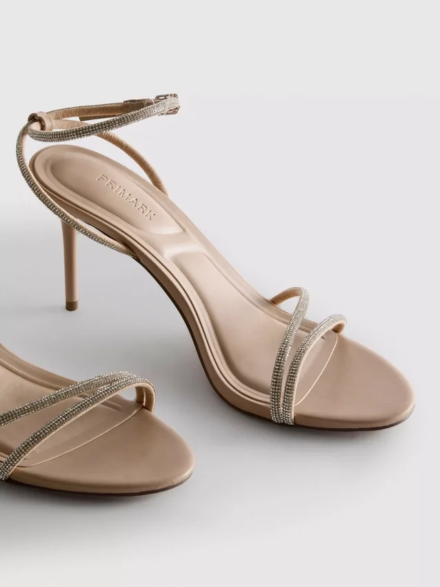Sandalen met hakken en bandjes