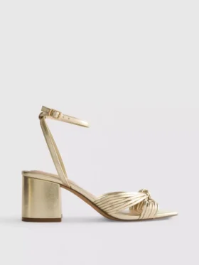 Sandalen met hakken en gedraaid detail