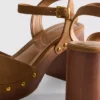 Sandalen met hakken en studs van imitatiesuède
