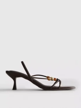 Sandalen met kralen en lage hakken