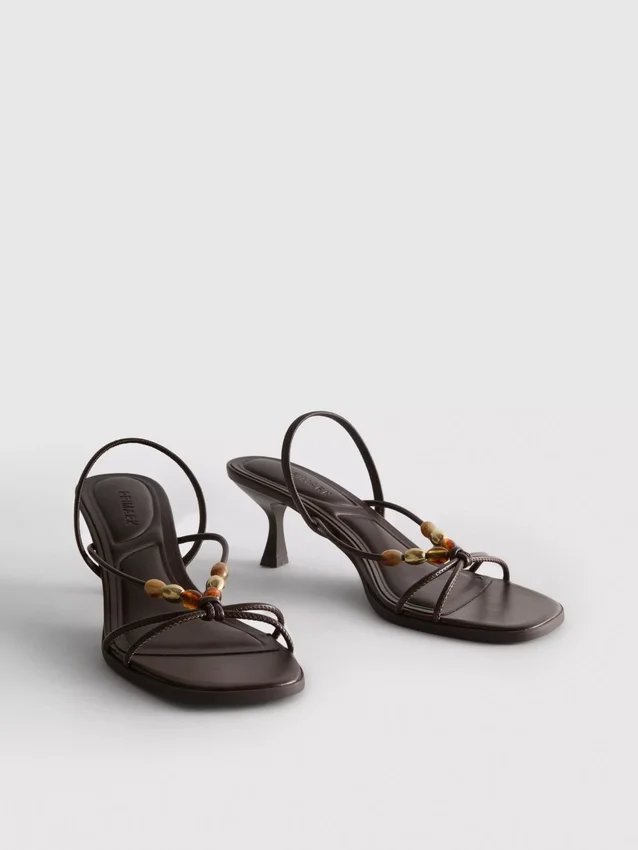 Sandalen met kralen en lage hakken