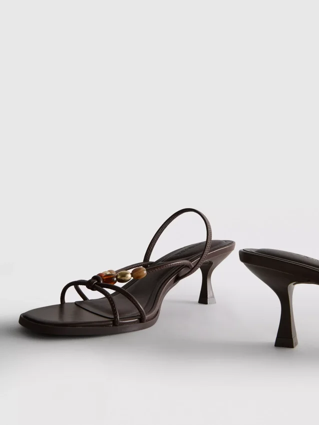 Sandalen met kralen en lage hakken