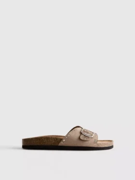 Sandalen met één bandje en studs op het voetbed