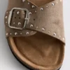 Sandalen met één bandje en studs op het voetbed