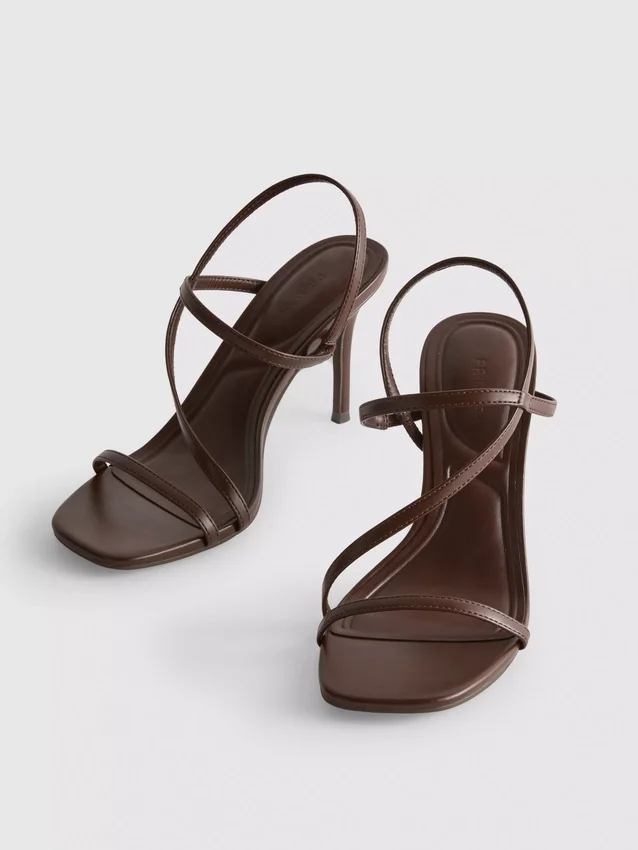 Sandalen met nauwelijks zichtbare hakken