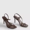 Sandalen met nauwelijks zichtbare hakken