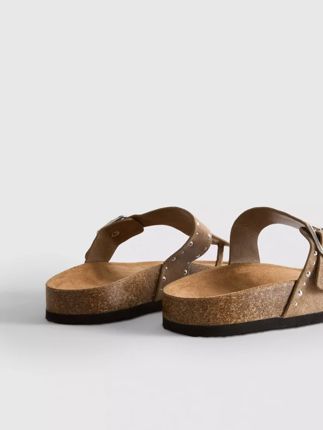 Sandalen met T-band en studs