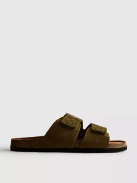 Sandalen met twee bandjes en een dikke zool