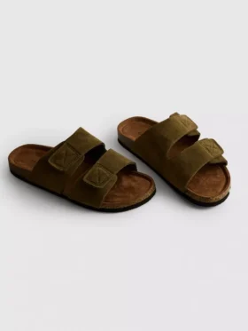 Sandalen met twee bandjes en een dikke zool