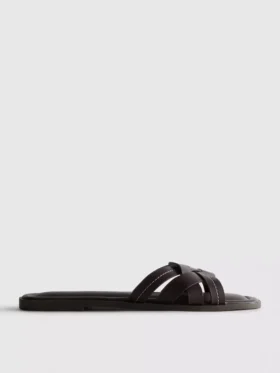 Sandalen van geweven kunstleer