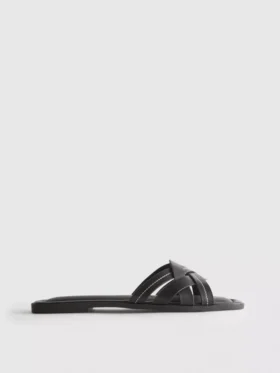 Sandalen van geweven kunstleer