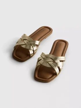 Sandalen van geweven kunstleer