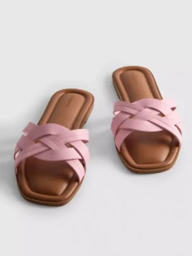 Sandalen van geweven kunstleer