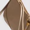 Schoudertas met metalen details