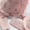 Set met bedrukte push-up-bh en string