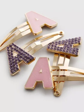 Set van 4 haarclips met initialen en drukknoop