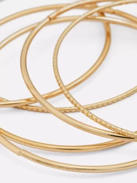 Set van 6 gepolijste metalen armbanden