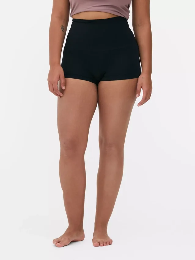 Shorts die de taille accentueren