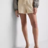 Shorts met riem en elastische tailleband