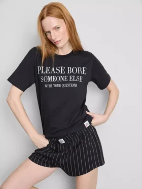 Shorty-pyjama’s met de slogan ‘The Devil Wears Prada’