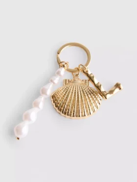 Sleutelhanger met schelpbedeltje met initiaal